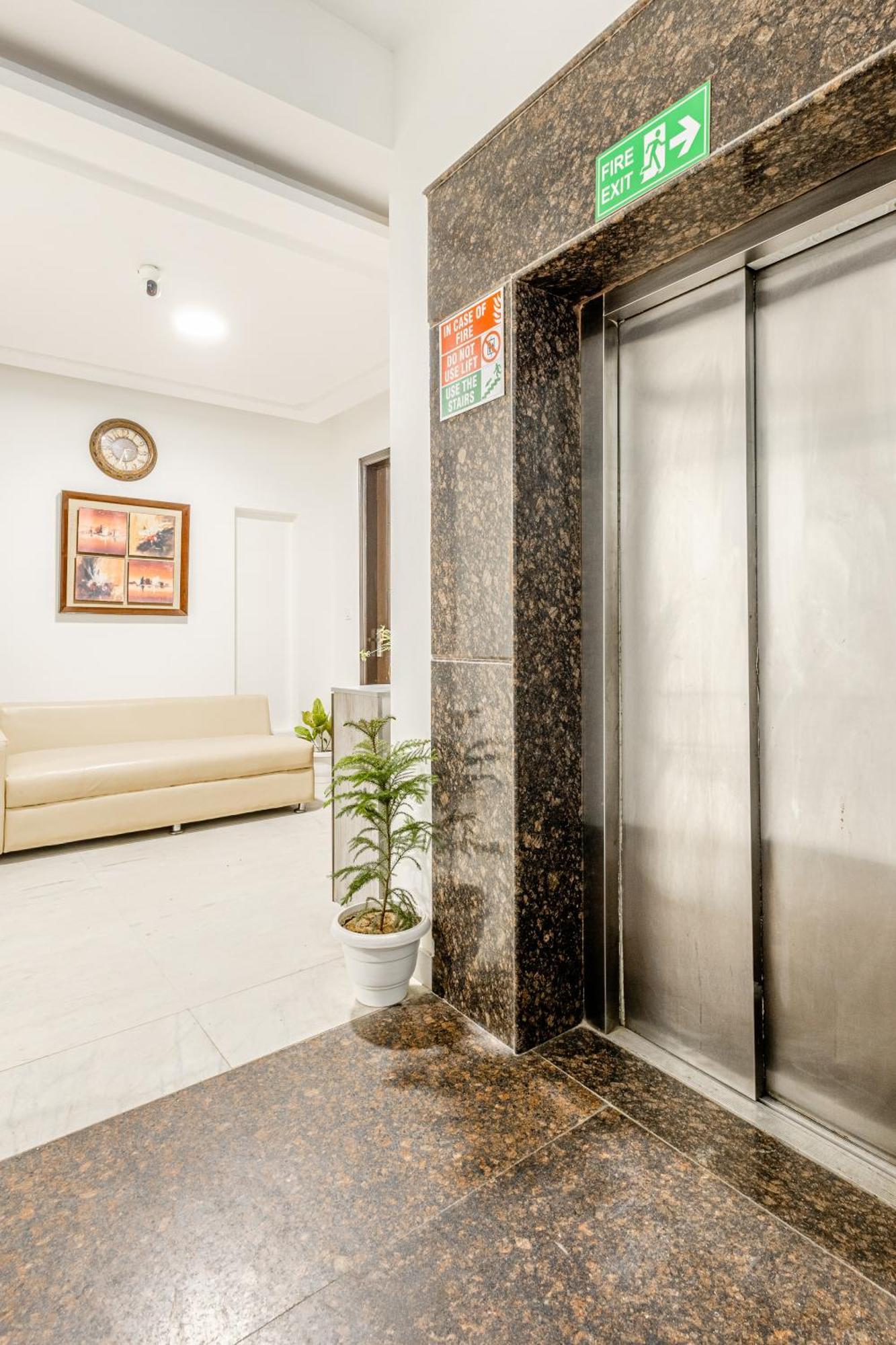 Lime Tree Service Apartment Golf Course Road, Гургаон Экстерьер фото